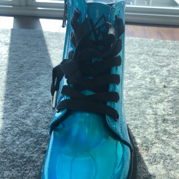 Blue YRU hologram boots (brand new) - Picture 3 of 5